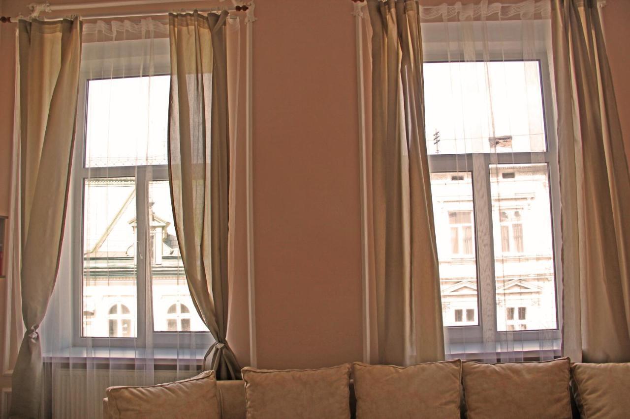 Apartment In The City Center Ivano-Frankivsk Luaran gambar