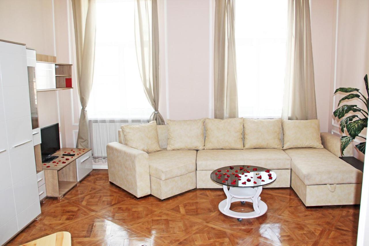 Apartment In The City Center Ivano-Frankivsk Luaran gambar