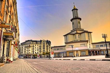 Apartment In The City Center Ivano-Frankivsk Luaran gambar
